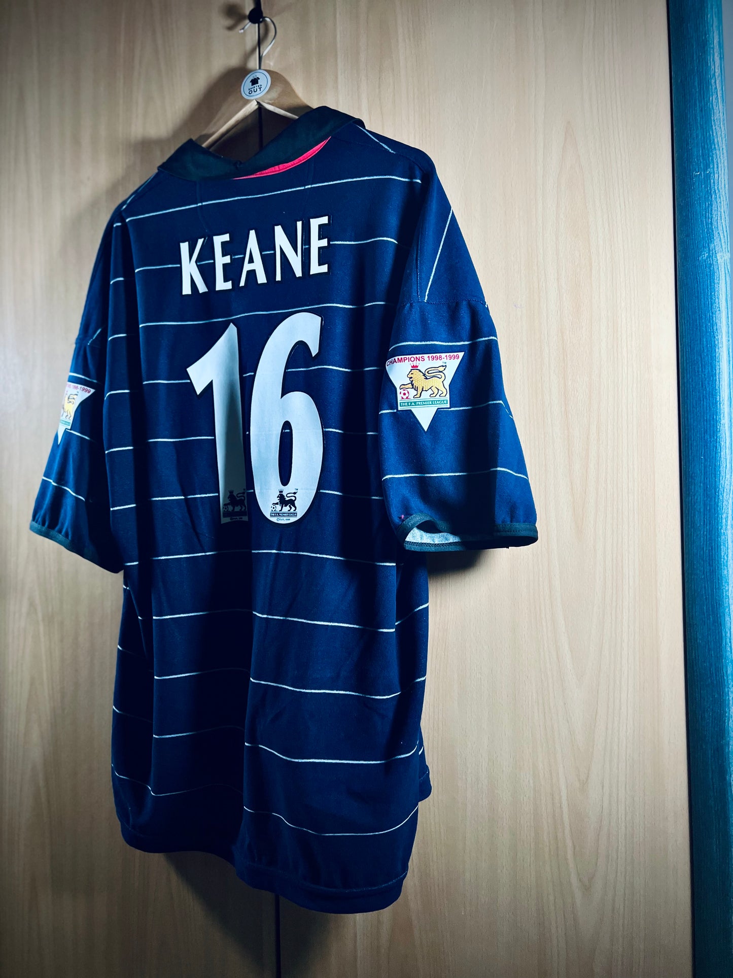 Manchester United 1999-00 Away PL Shirt KEANE #16