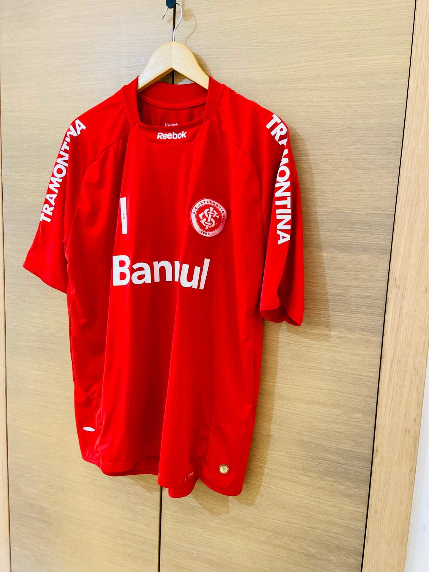 Sport Club Internacional 2009-10 Issued Home Centenary Shirt