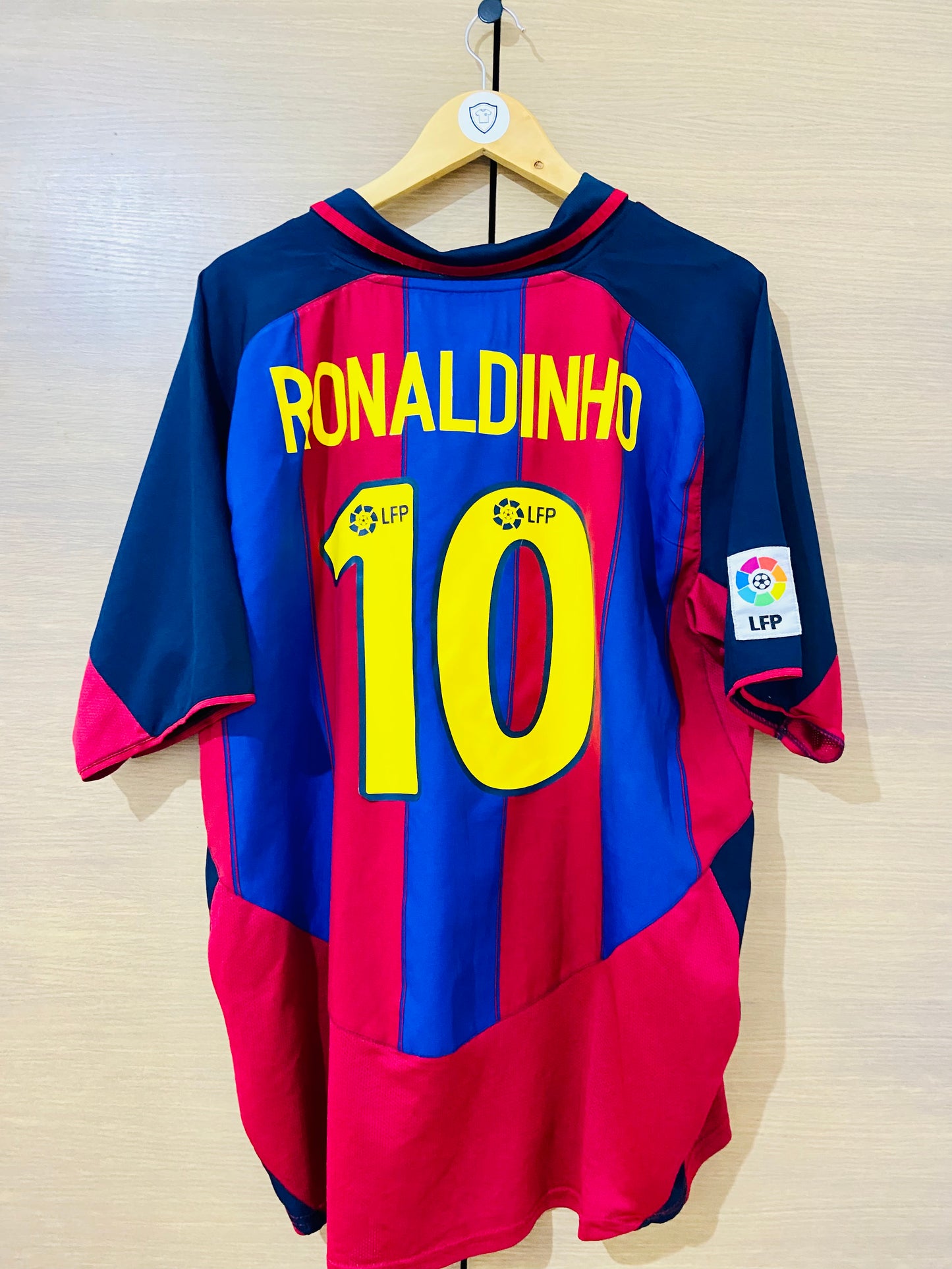 Barcelona 2003-04 Home Shirt Ronaldinho #10