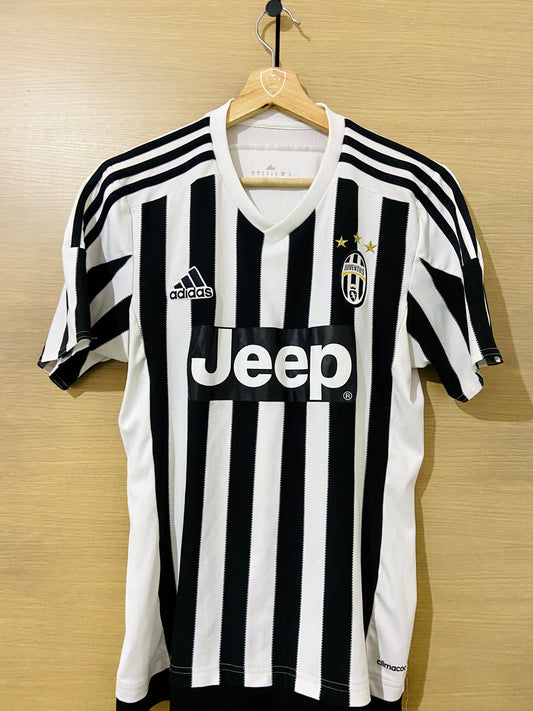 Juventus 2015-16 Home shirt