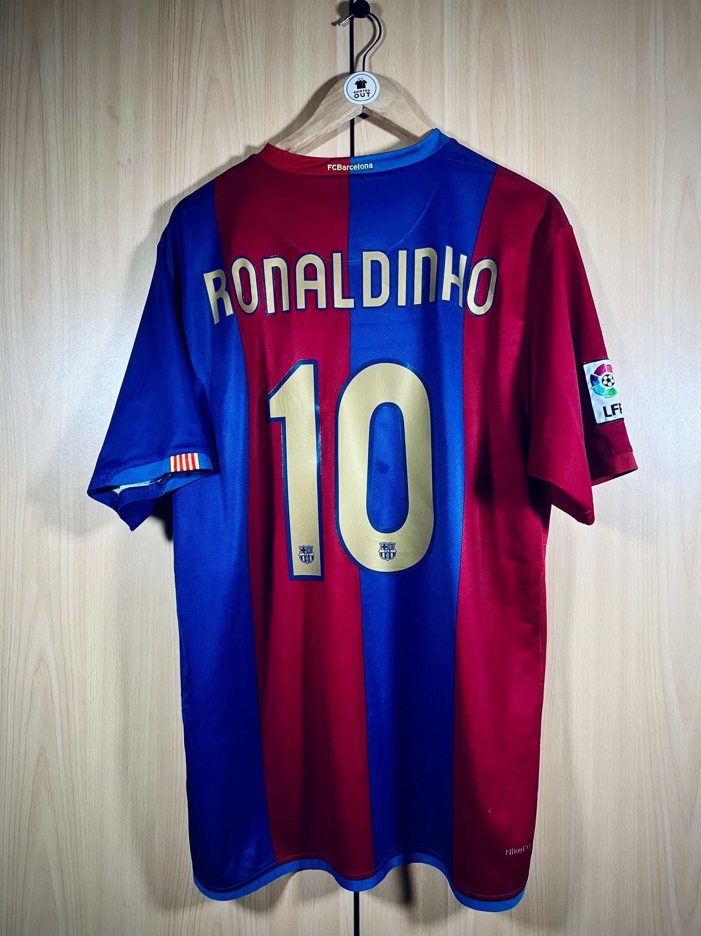 Barcelona 2006-07 Home Shirt Ronaldinho #10