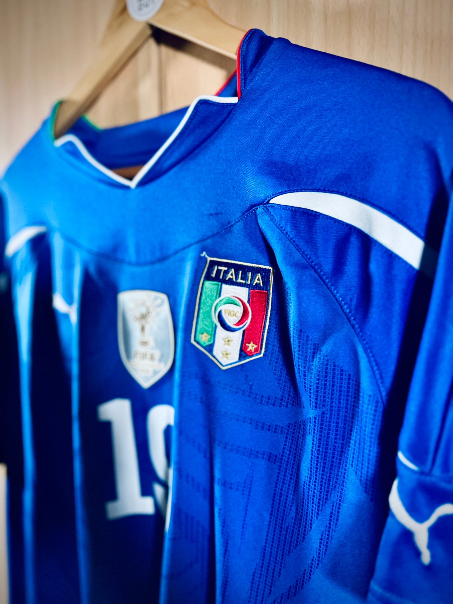 Italy 2010 WC home shirt ZAMBROTTA #19