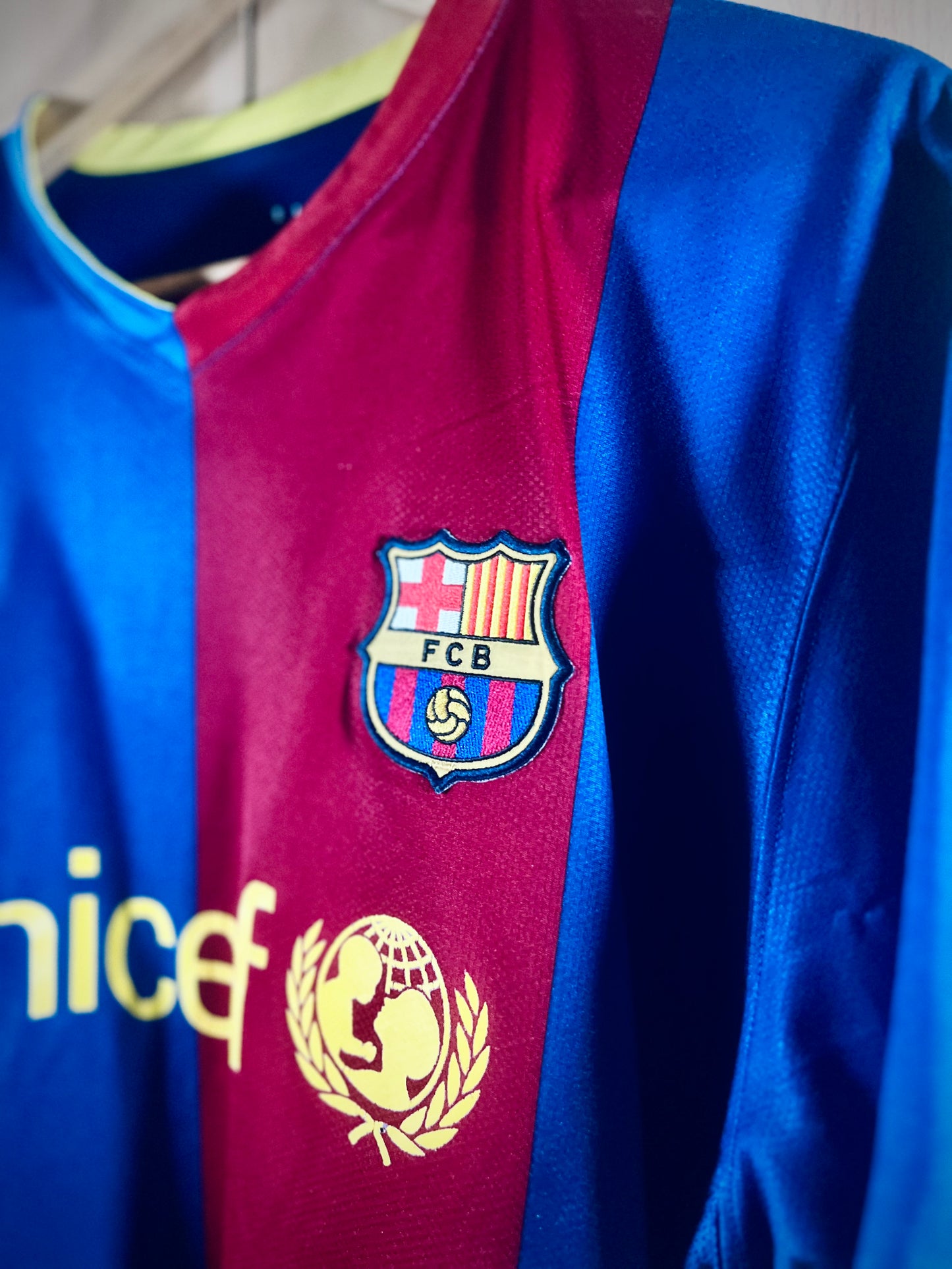 Barcelona 2006-07 Home Shirt Ronaldinho #10