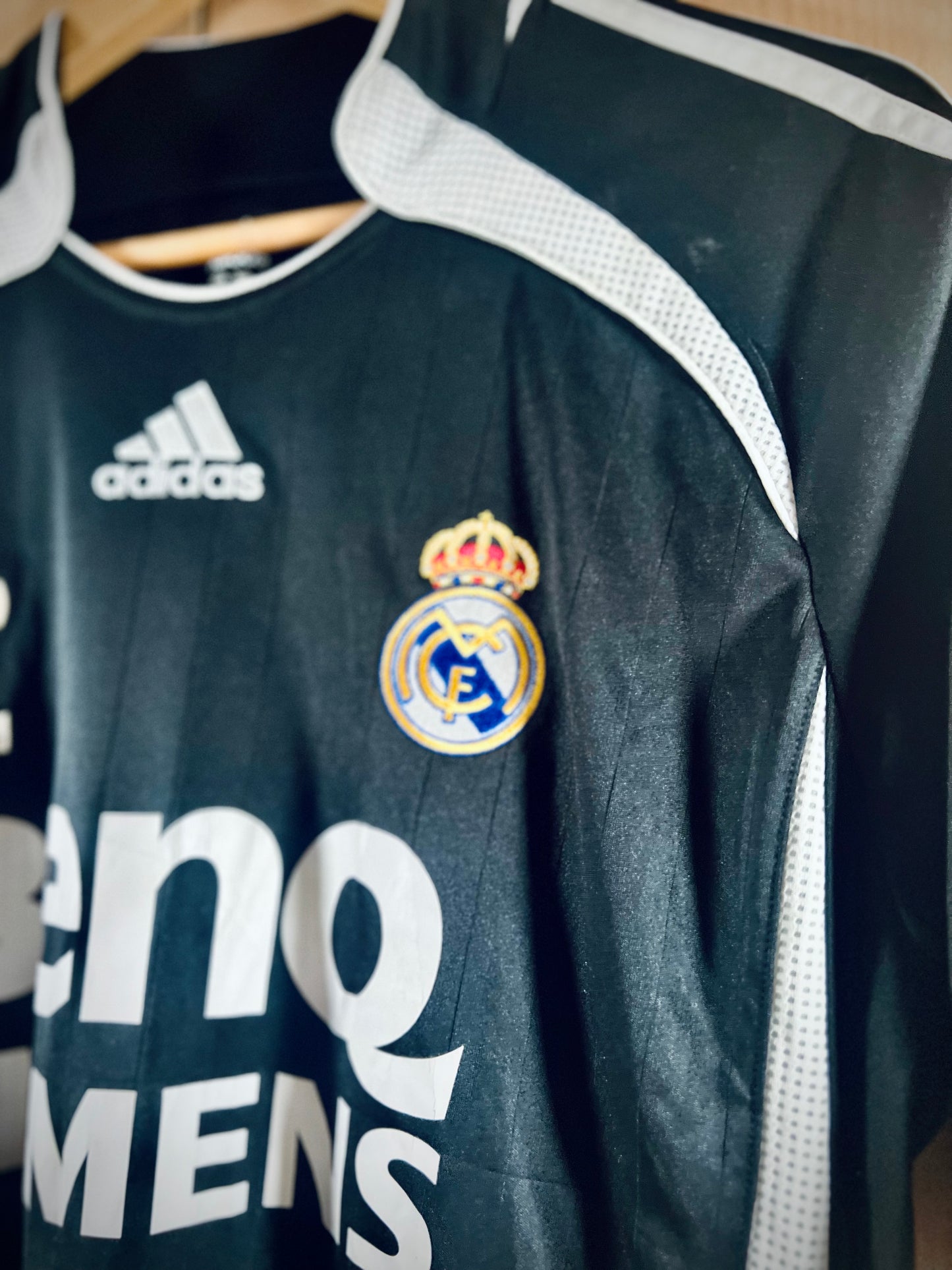Real Madrid 2006-07 Away Shirt VAN NISTELROOY #17