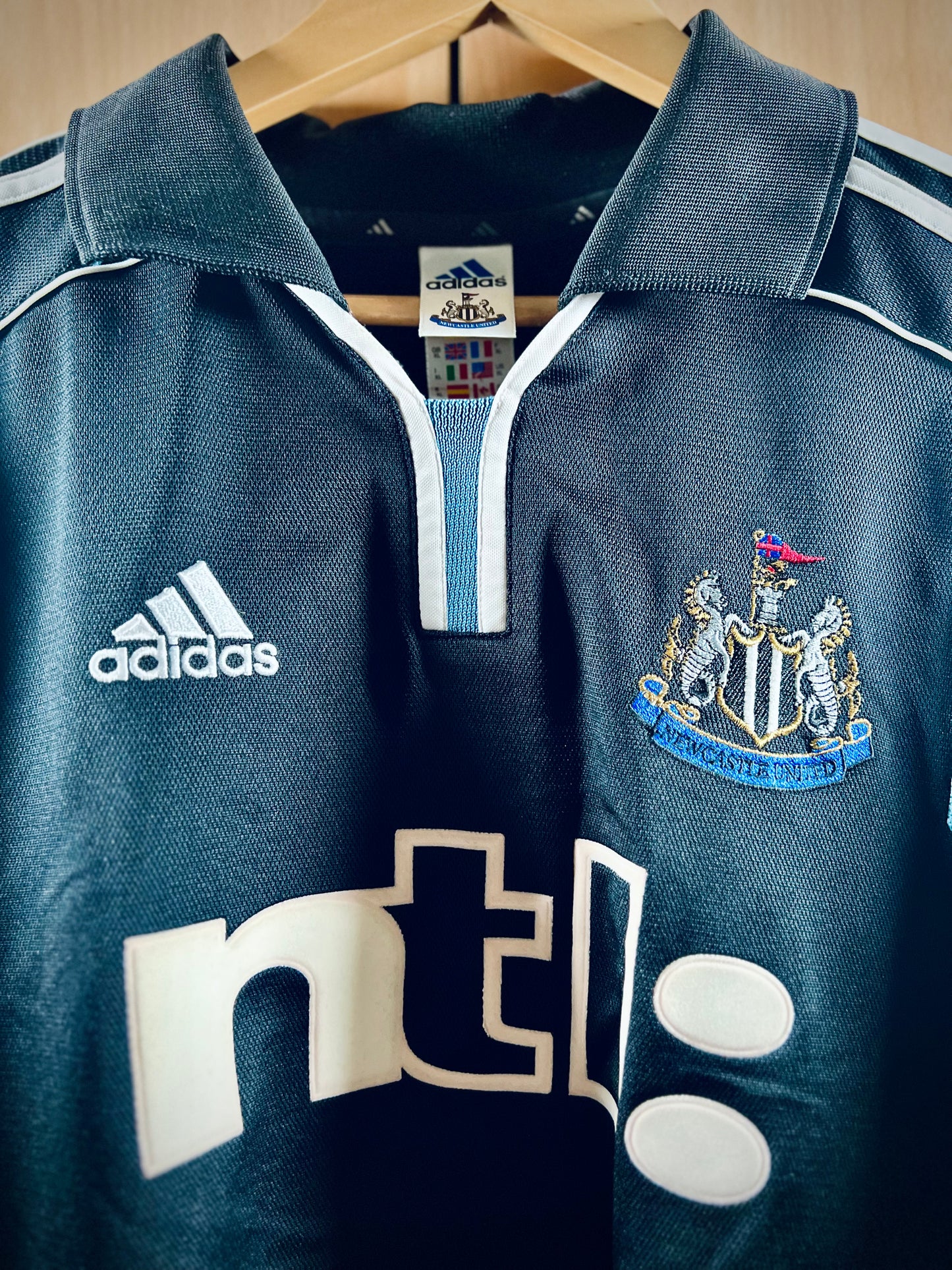 Newcastle 2000-01 Away PL Shirt SHEARER #9