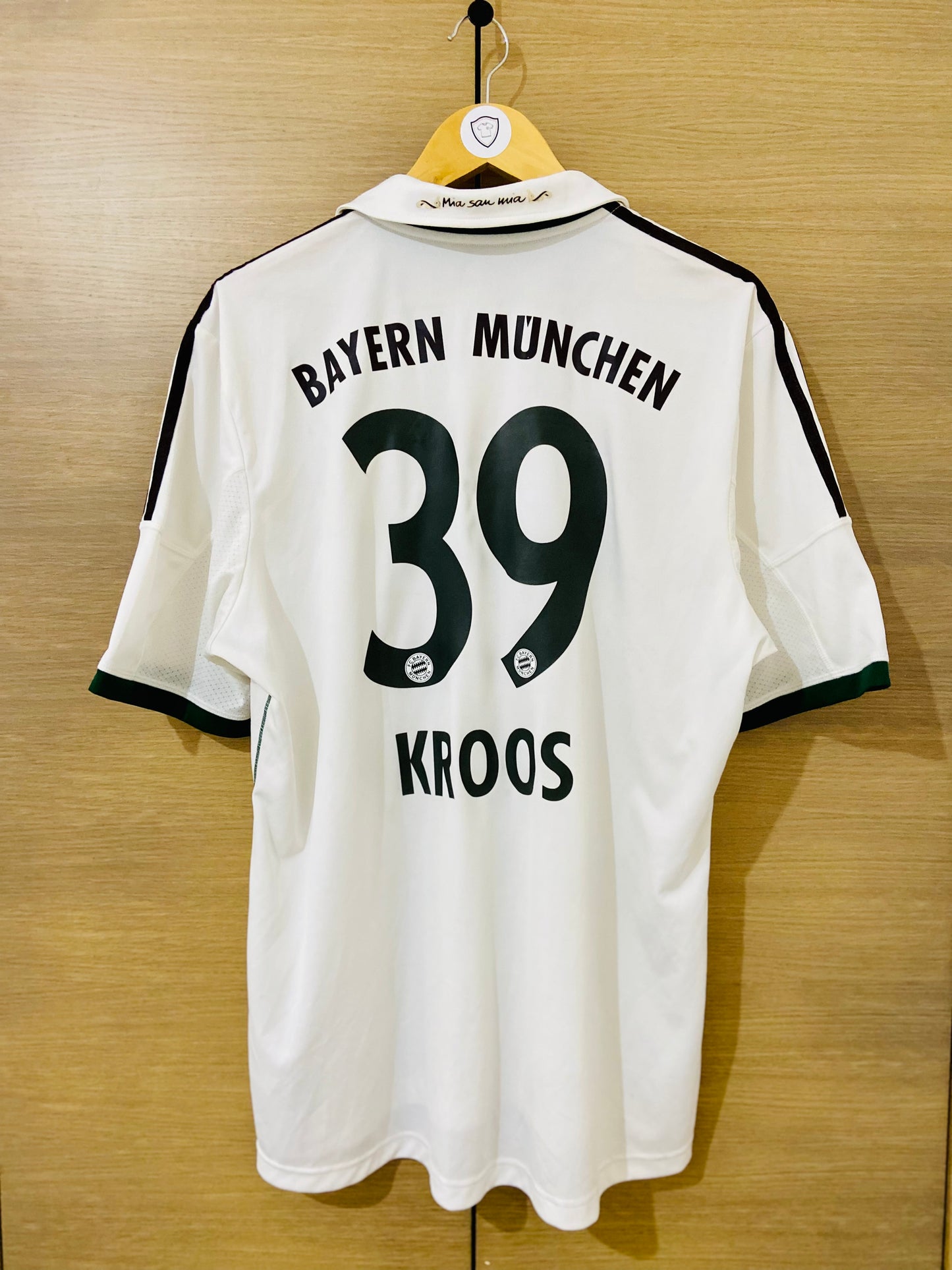 Bayern 2013-14 Away Shirt Kroos #39