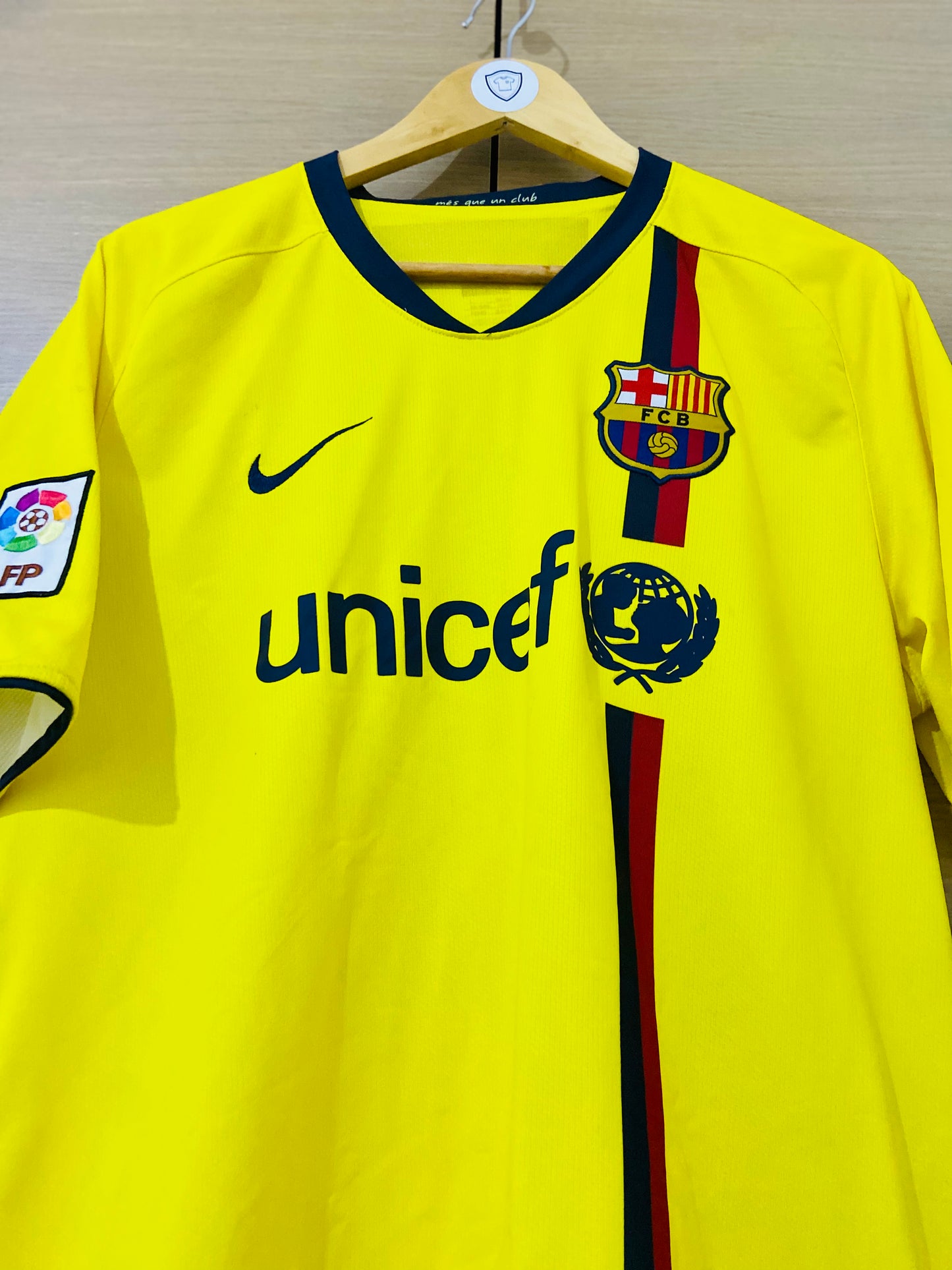 Barcelona 2008-10 Away Shirt Xavi #6