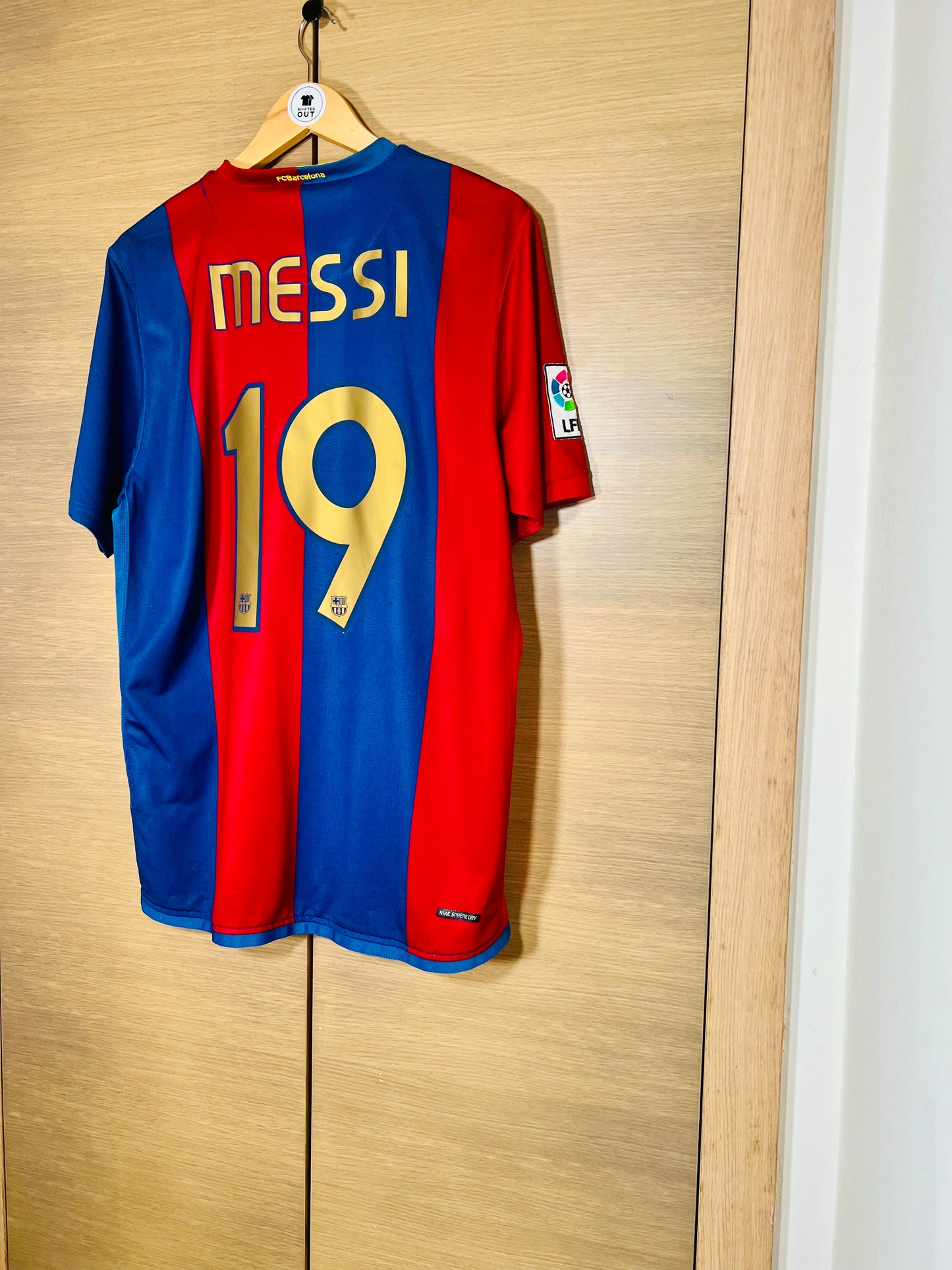 Barcelona 2006-07 Home Shirt Messi  #19 (sponsorless)